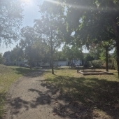 Bild vom Spielplatz anzeigen.