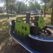 Bild vom Spielplatz anzeigen.