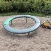 Bild vom Spielplatz anzeigen.