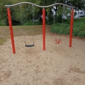 Bild vom Spielplatz anzeigen.