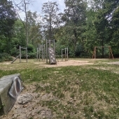 Bild vom Spielplatz anzeigen.