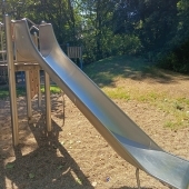 Bild vom Spielplatz anzeigen.