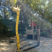 Bild vom Spielplatz anzeigen.