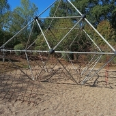 Bild vom Spielplatz anzeigen.