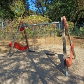 Bild vom Spielplatz anzeigen.