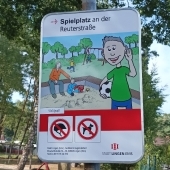 Bild vom Spielplatz anzeigen.