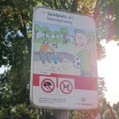 Bild vom Spielplatz anzeigen.
