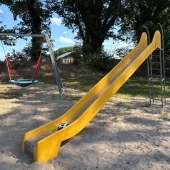 Bild vom Spielplatz anzeigen.