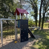 Bild vom Spielplatz anzeigen.
