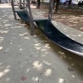 Bild vom Spielplatz anzeigen.