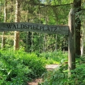Bild vom Spielplatz anzeigen.