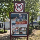 Bild vom Spielplatz anzeigen.