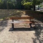 Bild vom Spielplatz anzeigen.