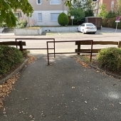 Bild vom Spielplatz anzeigen.