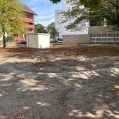 Bild vom Spielplatz anzeigen.