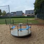 Bild vom Spielplatz anzeigen.
