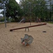 Bild vom Spielplatz anzeigen.
