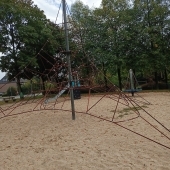 Bild vom Spielplatz anzeigen.