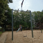 Bild vom Spielplatz anzeigen.