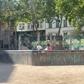 Bild vom Spielplatz anzeigen.