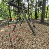 Bild vom Spielplatz anzeigen.