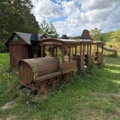 Bild vom Spielplatz anzeigen.