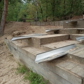 Bild vom Spielplatz anzeigen.