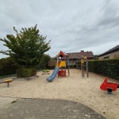 Bild vom Spielplatz anzeigen.
