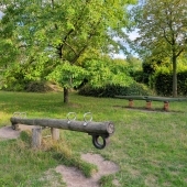 Bild vom Spielplatz anzeigen.