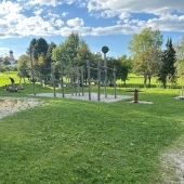 Bild vom Spielplatz anzeigen.