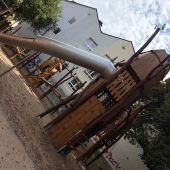 Bild vom Spielplatz anzeigen.