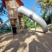 Bild vom Spielplatz anzeigen.