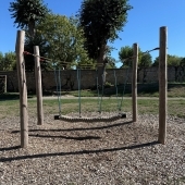 Bild vom Spielplatz anzeigen.