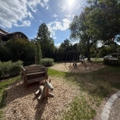 Bild vom Spielplatz anzeigen.