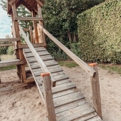 Bild vom Spielplatz anzeigen.