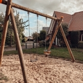 Bild vom Spielplatz anzeigen.