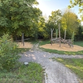 Bild vom Spielplatz anzeigen.