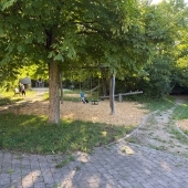 Bild vom Spielplatz anzeigen.