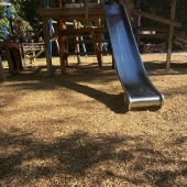 Bild vom Spielplatz anzeigen.
