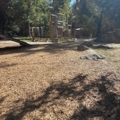 Bild vom Spielplatz anzeigen.