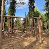 Bild vom Spielplatz anzeigen.