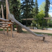 Bild vom Spielplatz anzeigen.