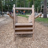 Bild vom Spielplatz anzeigen.