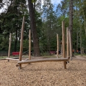 Bild vom Spielplatz anzeigen.