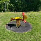 Bild vom Spielplatz anzeigen.