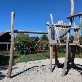 Bild vom Spielplatz anzeigen.