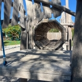 Bild vom Spielplatz anzeigen.