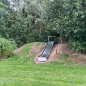 Bild vom Spielplatz anzeigen.