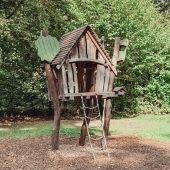 Bild vom Spielplatz anzeigen.