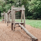 Bild vom Spielplatz anzeigen.
